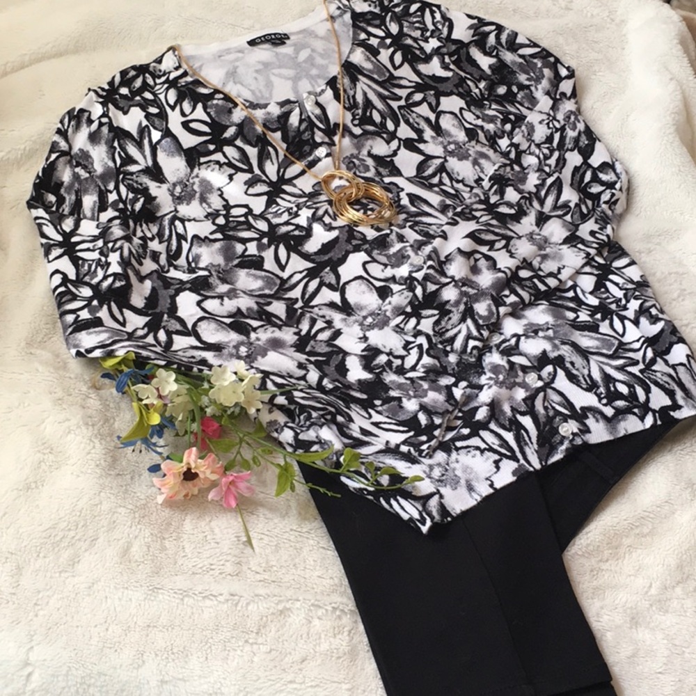Beautiful cardigan black and white floral